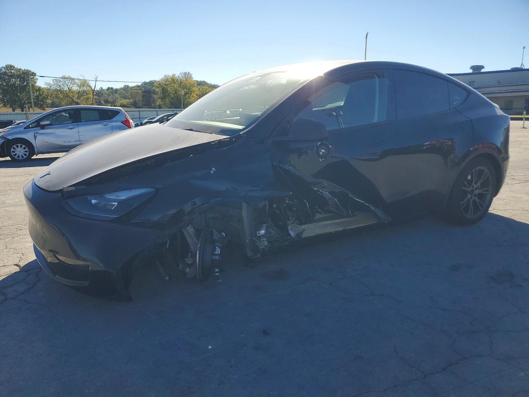 Vue de 2024 TESLA MODEL Y, angle 1