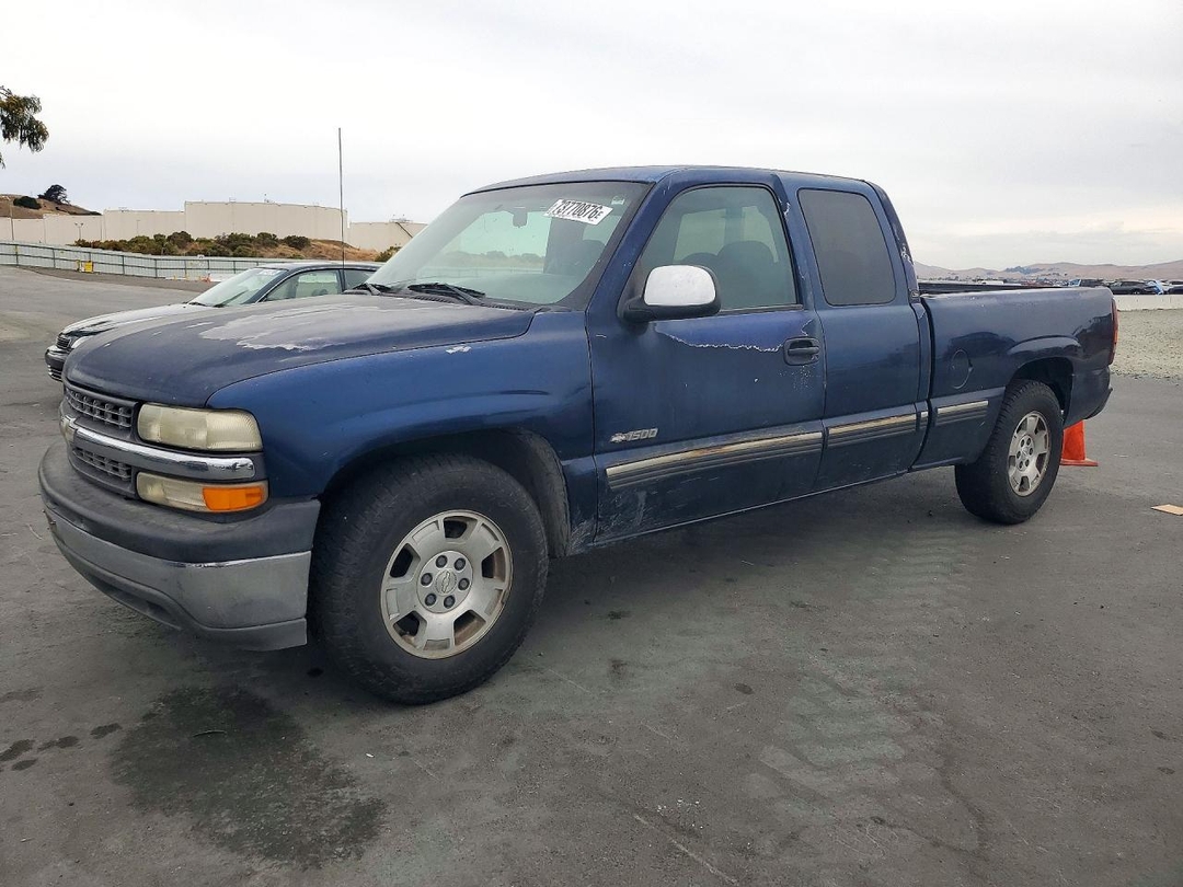 منظر 2001 CHEVROLET SILVERADO C1500، زاوية 1