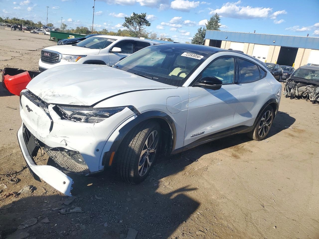Vue de 2022 FORD MUSTANG MACH-E PREMIUM, angle 1