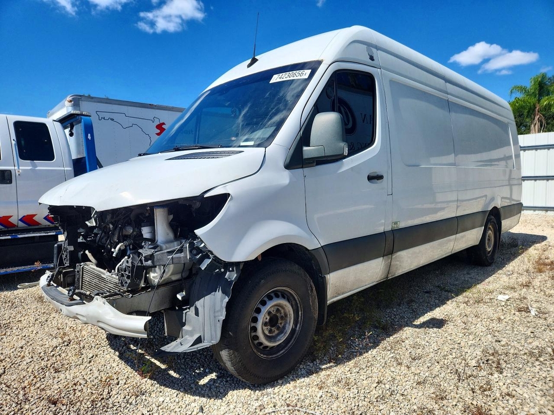 Vue de 2021 FREIGHTLINER SPRINTER 2500, angle 1