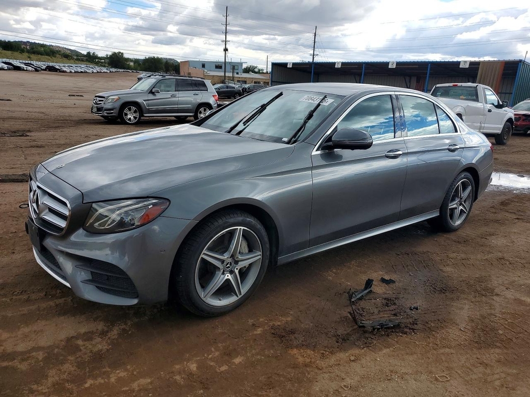 Vedere 2019 MERCEDES-BENZ E 300, unghi 1