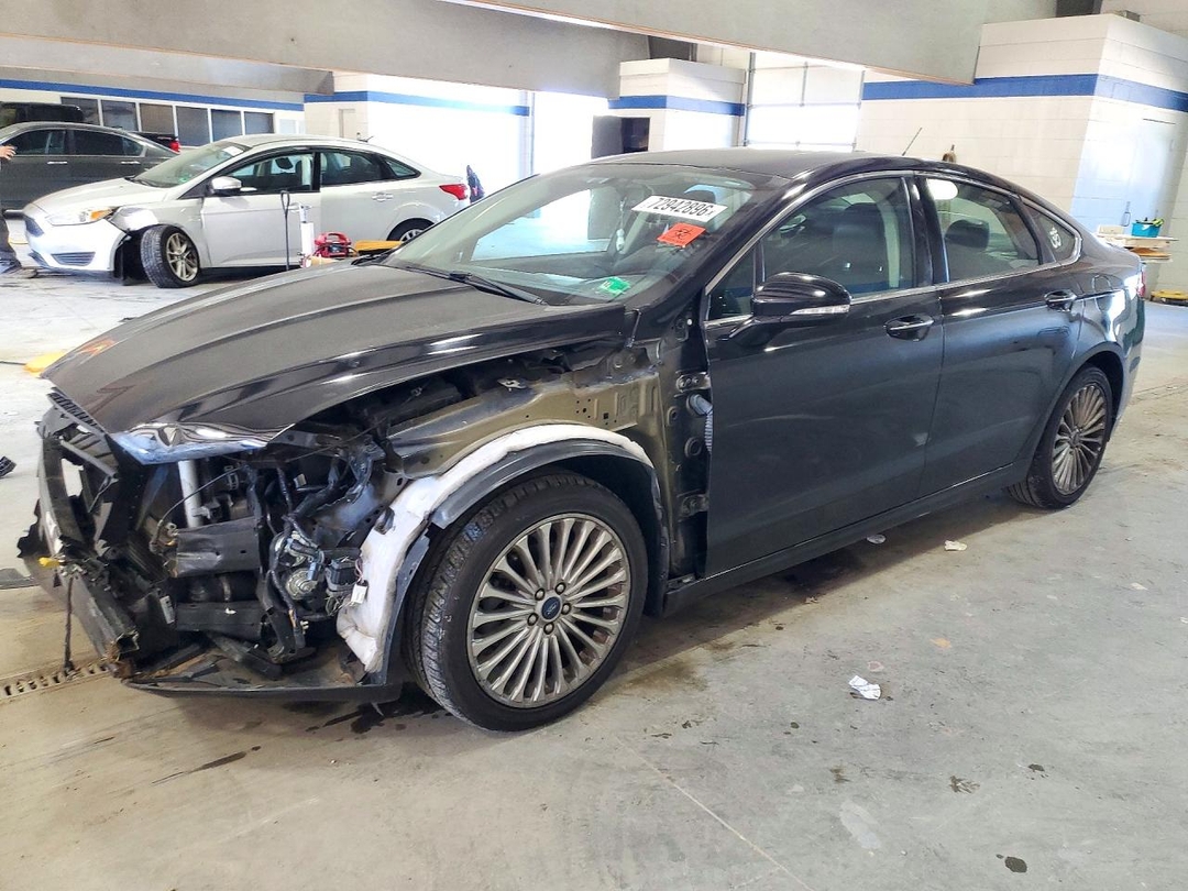 Vue de 2016 FORD FUSION TITANIUM, angle 1