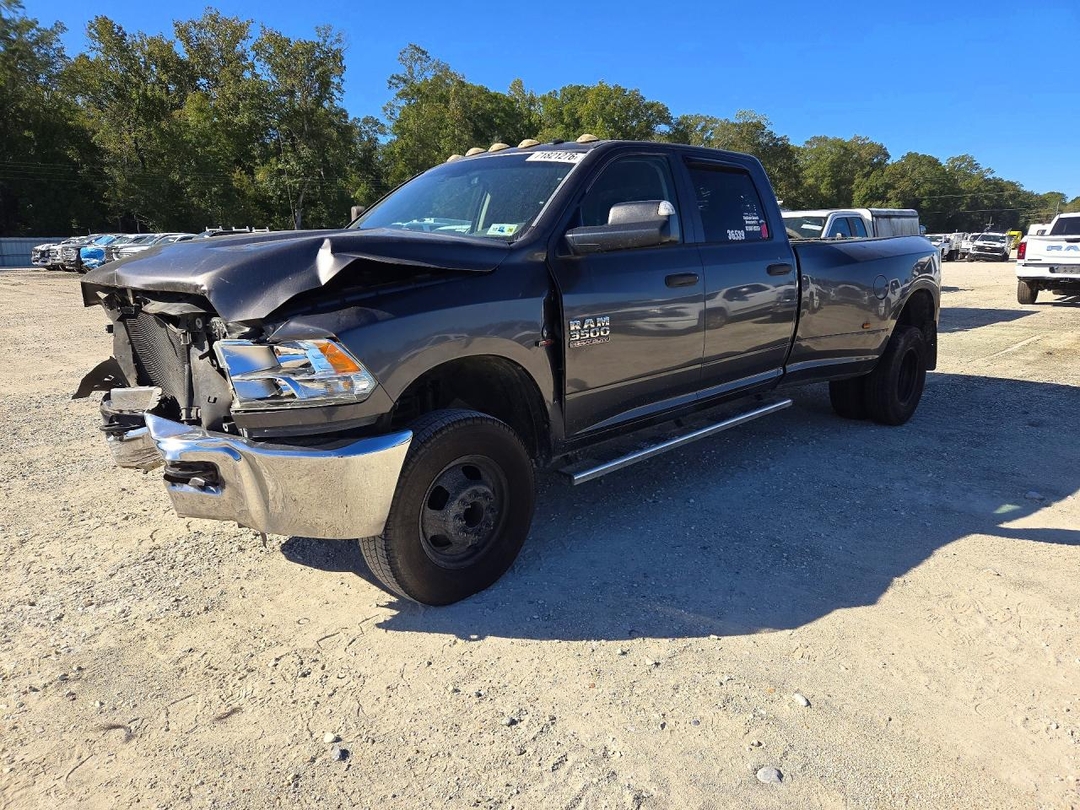 منظر 2017 RAM 3500، زاوية 1