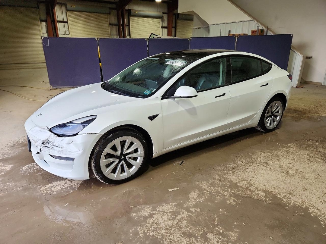 Vue de 2023 TESLA MODEL 3, angle 1