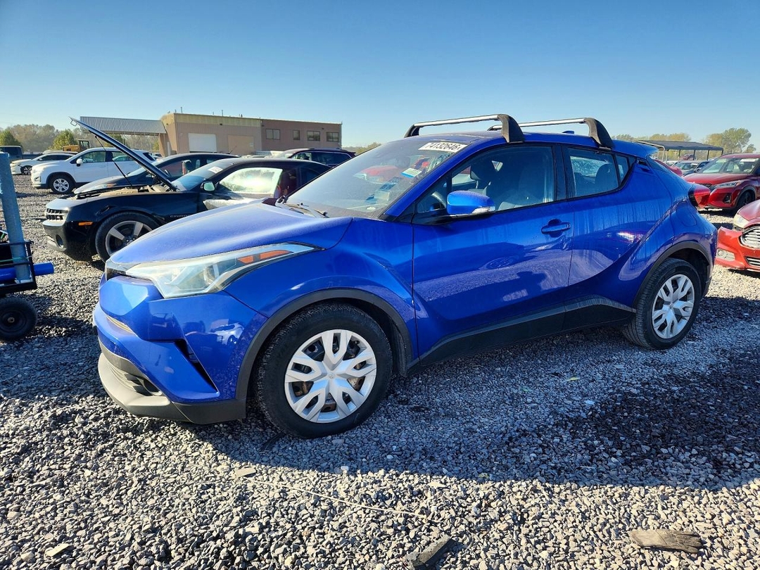 منظر 2019 TOYOTA C-HR LE، زاوية 1