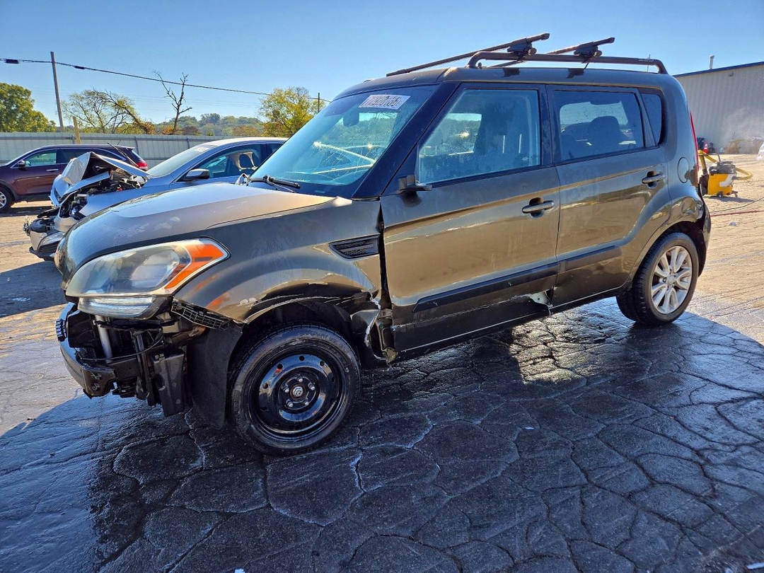منظر 2013 KIA SOUL +، زاوية 1
