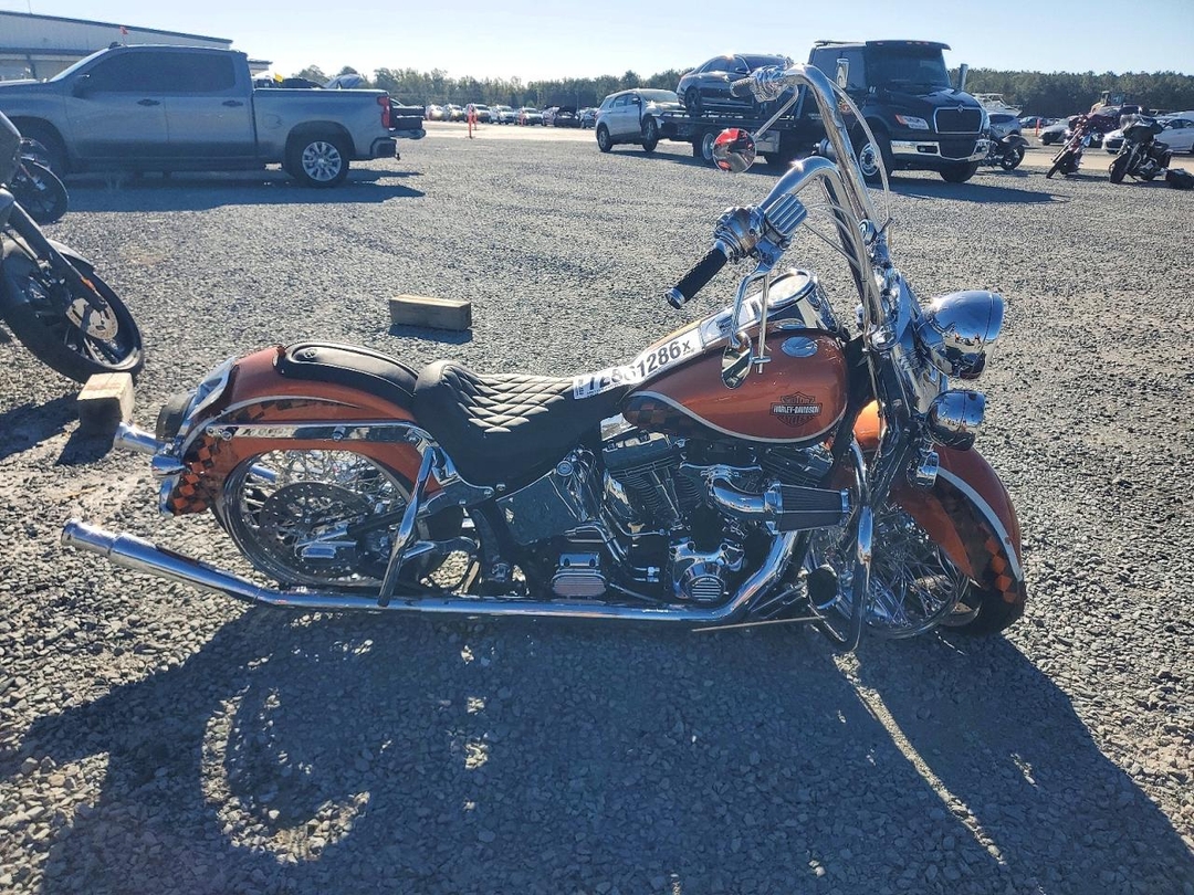 Vue de 2003 HARLEY-DAVIDSON FLSTFI, angle 1