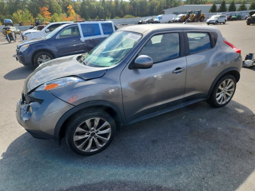 Вид 2013 NISSAN JUKE S, угол 1