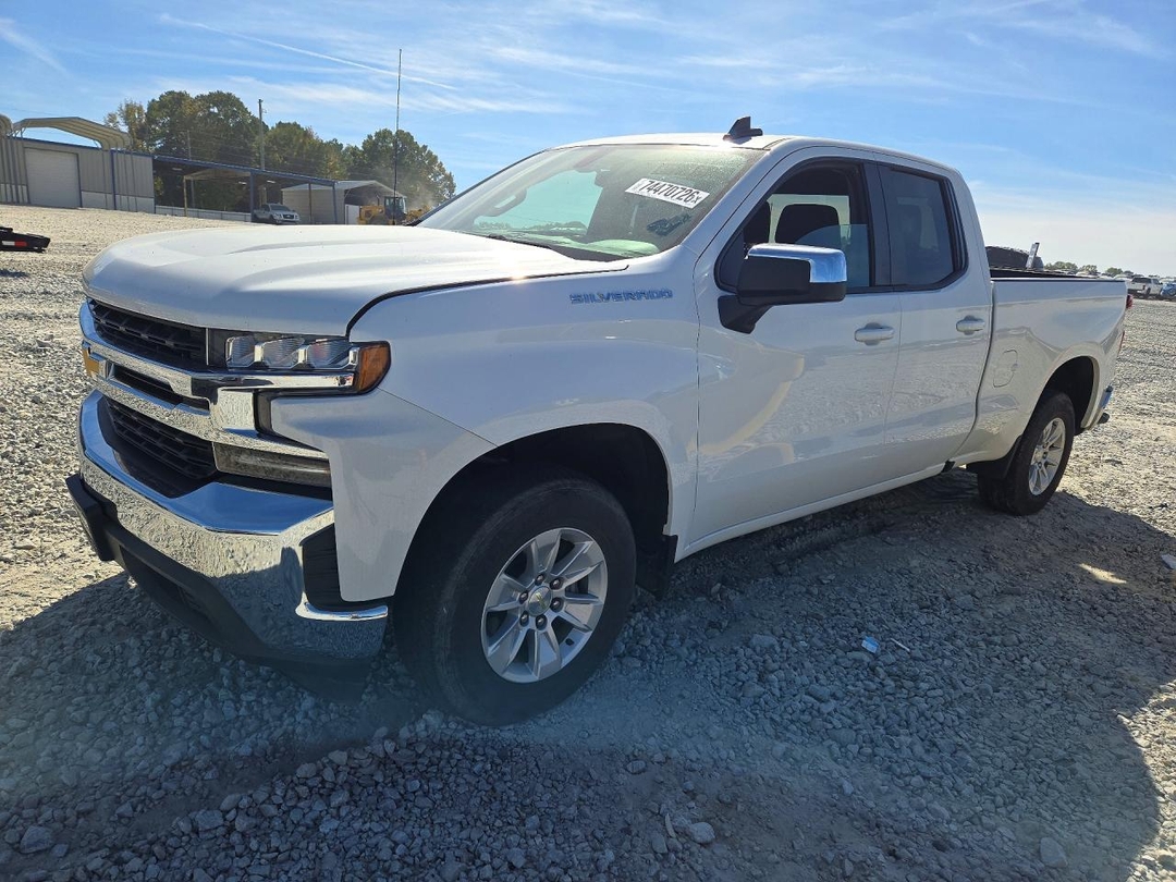 Vista de 2021 CHEVROLET SILVERADO C1500 LT, ángulo 1