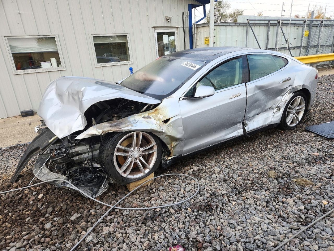 منظر 2013 TESLA MODEL S، زاوية 1