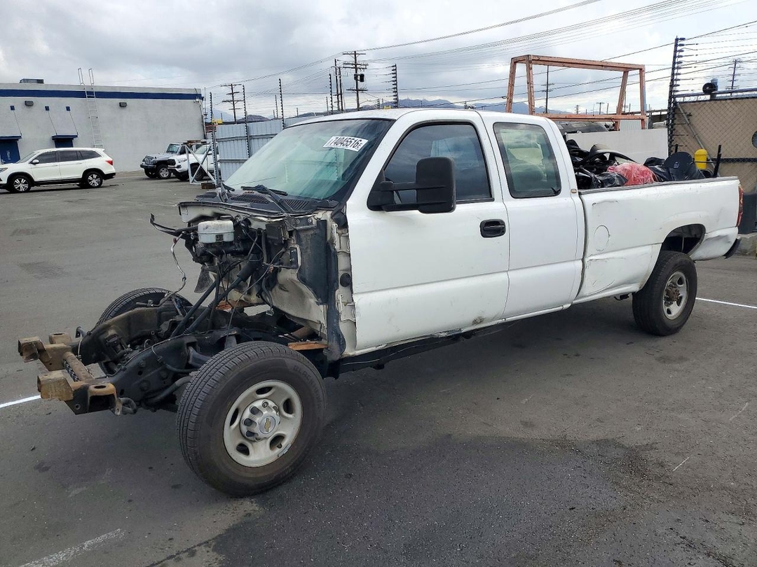 2003 CHEVROLET SILVERADO C2500 HEAVY DUTY view, angle 1