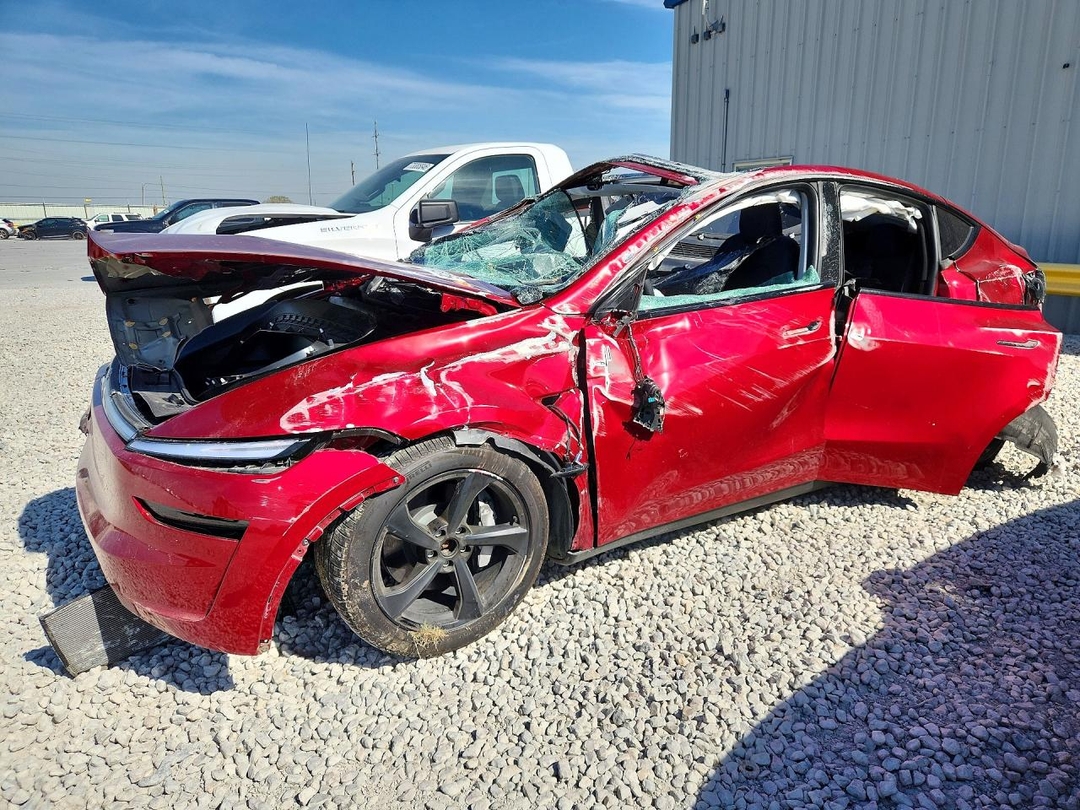 Vista de 2026 TESLA MODEL Y, ángulo 1
