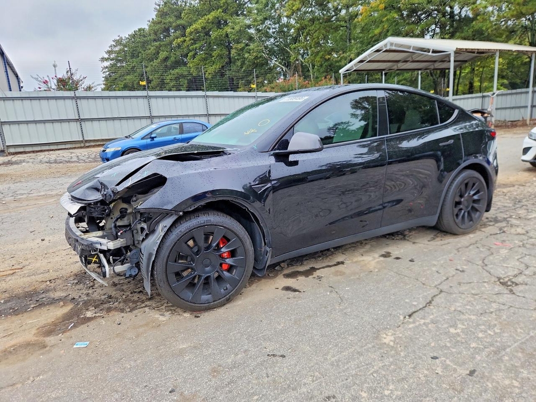 Vue de 2021 TESLA MODEL Y, angle 1