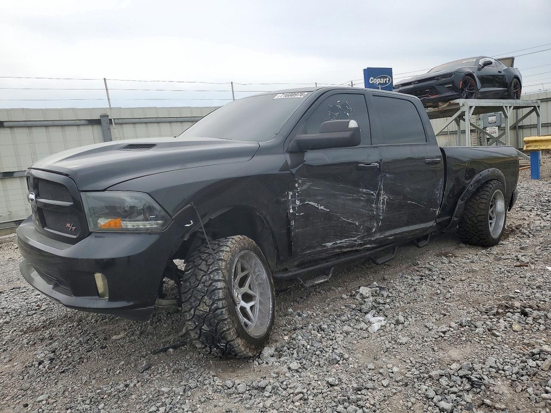 Вид 2015 RAM 1500 SPORT, угол 1