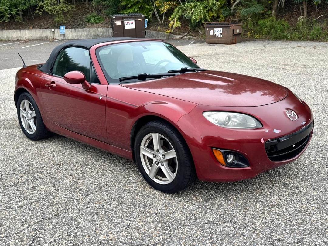 Vista de 2010 MAZDA MX-5 MIATA, ángulo 1