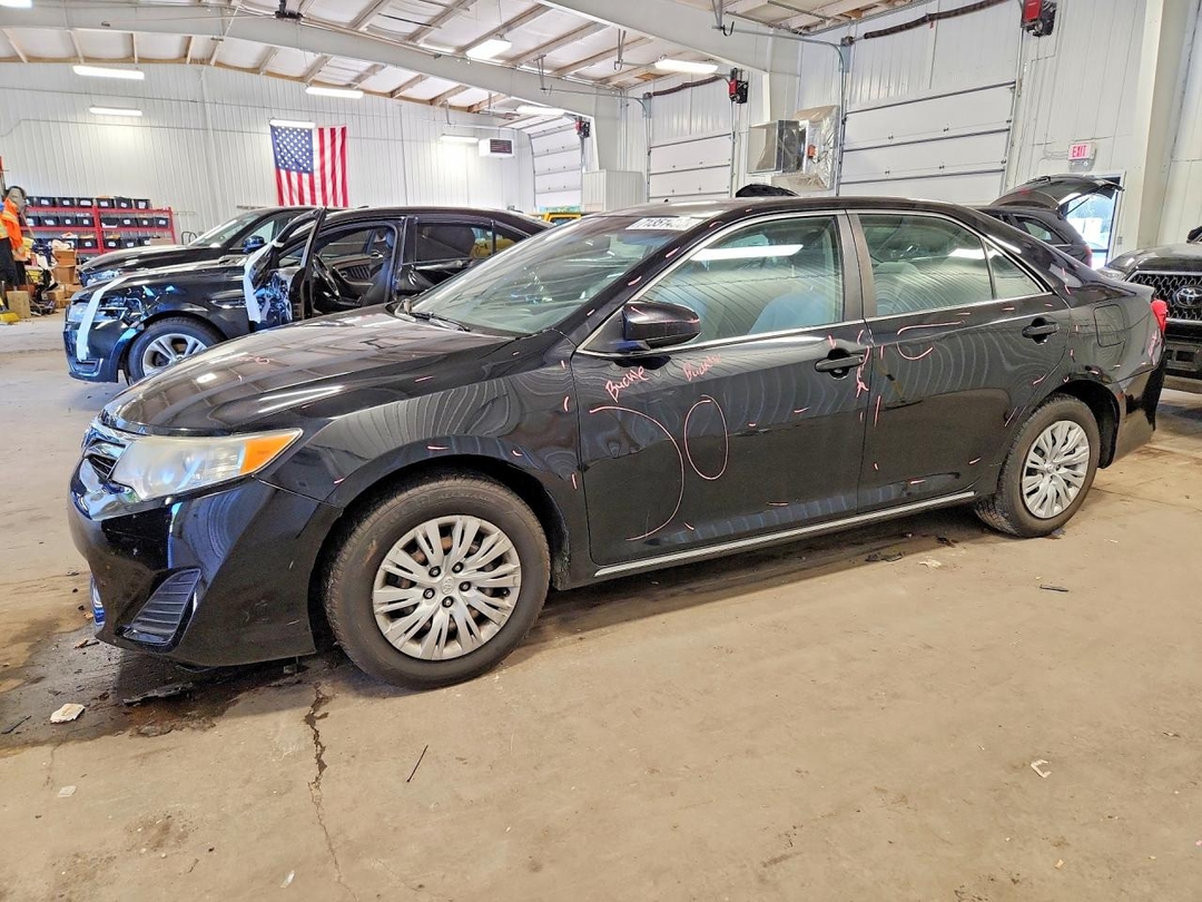 منظر 2012 TOYOTA CAMRY LE، زاوية 1