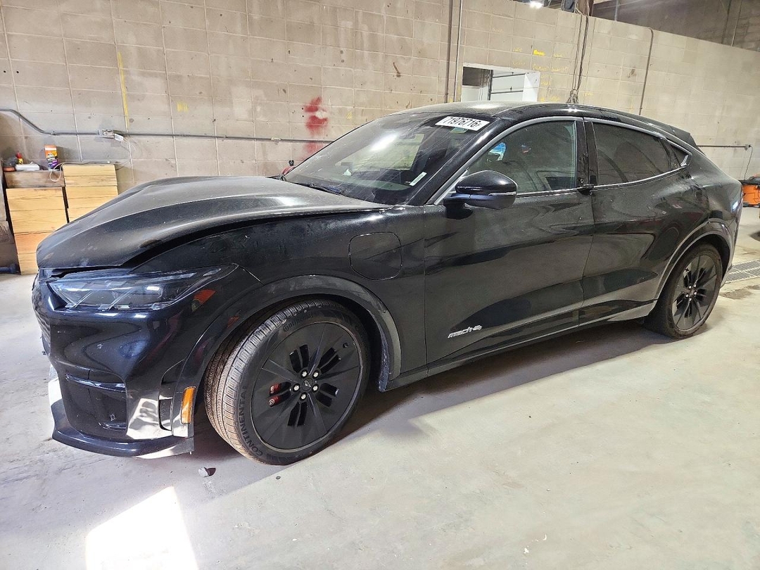 Vue de 2025 FORD MUSTANG MACH-E GT, angle 1
