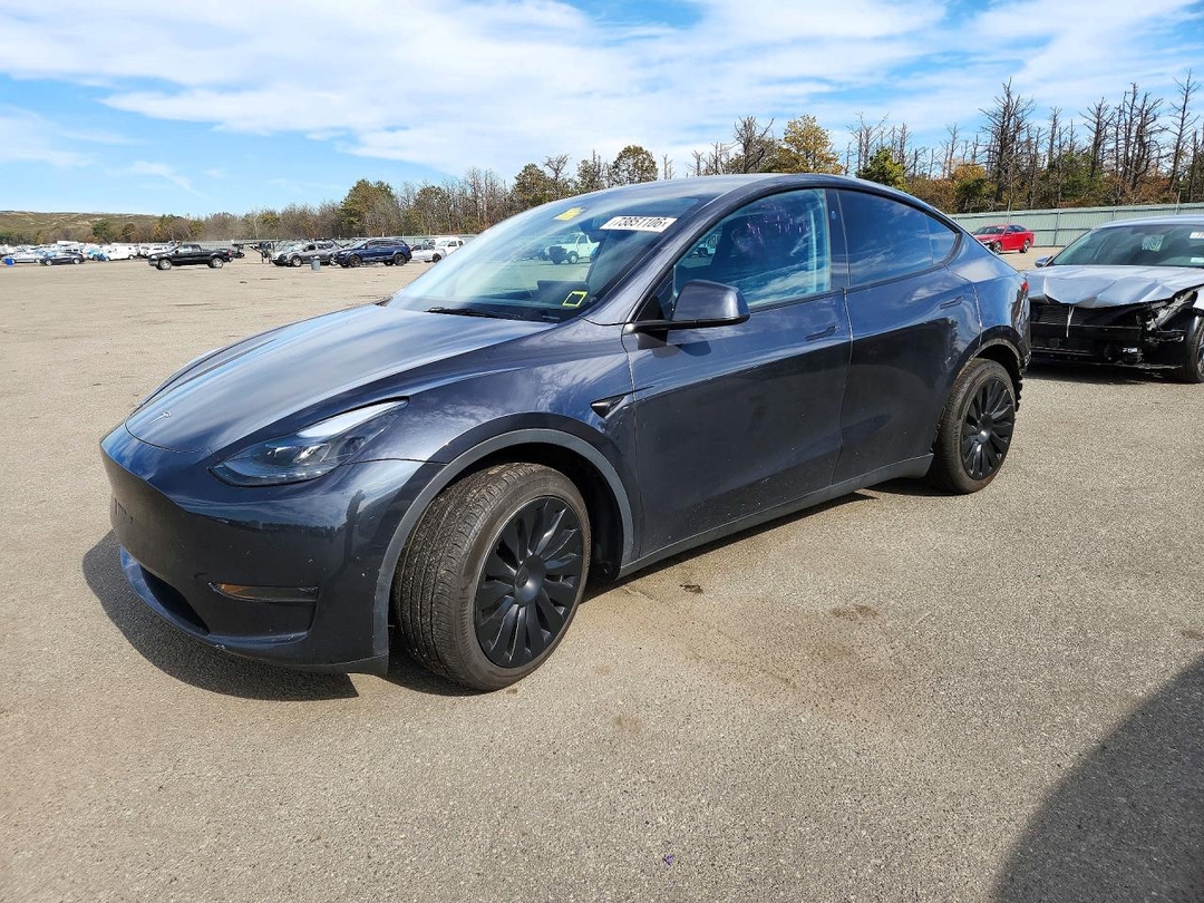 Vista de 2024 TESLA MODEL Y, ángulo 1