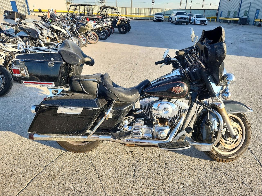 Вид 2000 HARLEY-DAVIDSON FLHT, угол 1