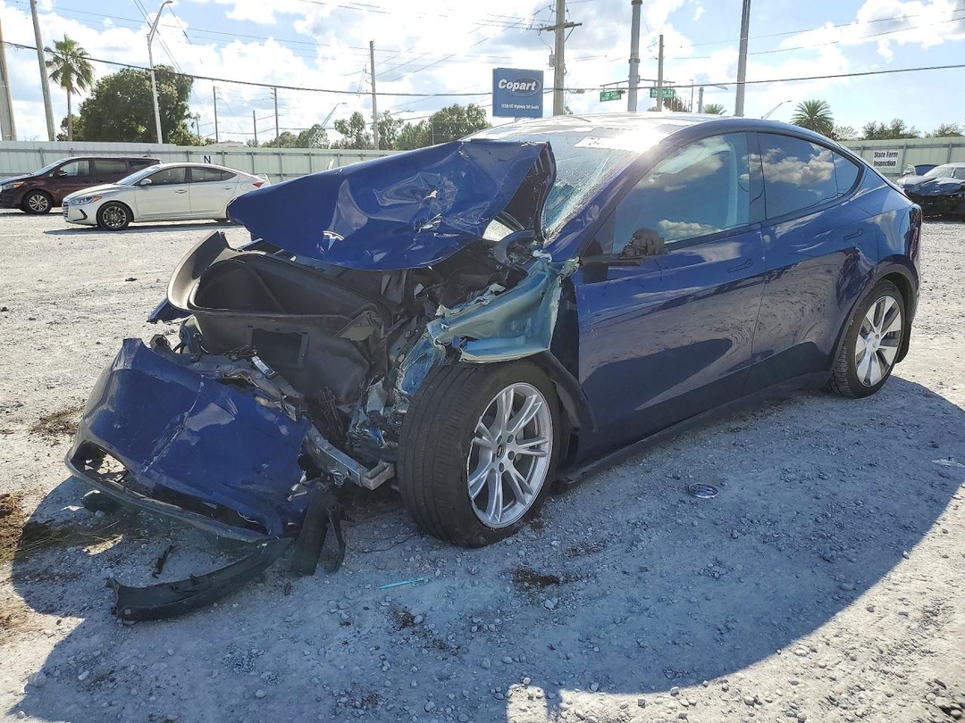 Вид 2024 TESLA MODEL Y, угол 1