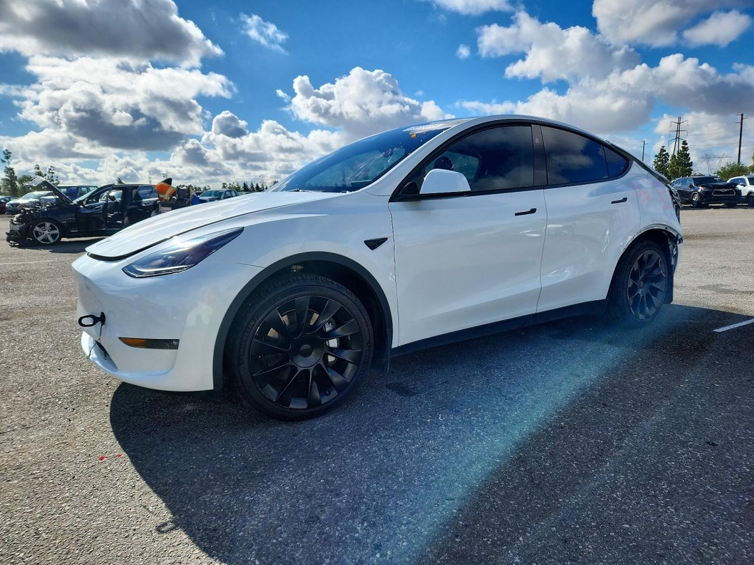 Vista de 2023 TESLA MODEL Y, ángulo 1