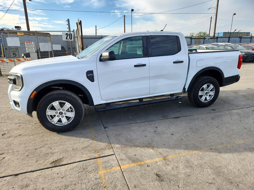 Vue de 2025 FORD RANGER XL, angle 1