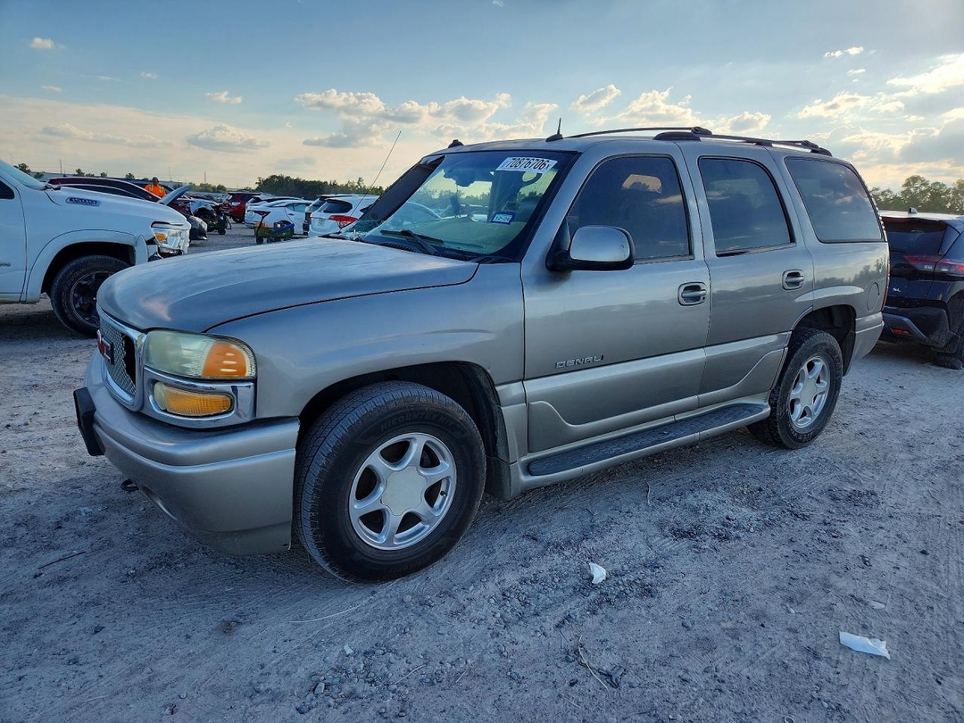 Вид 2003 GMC YUKON DENALI, угол 1