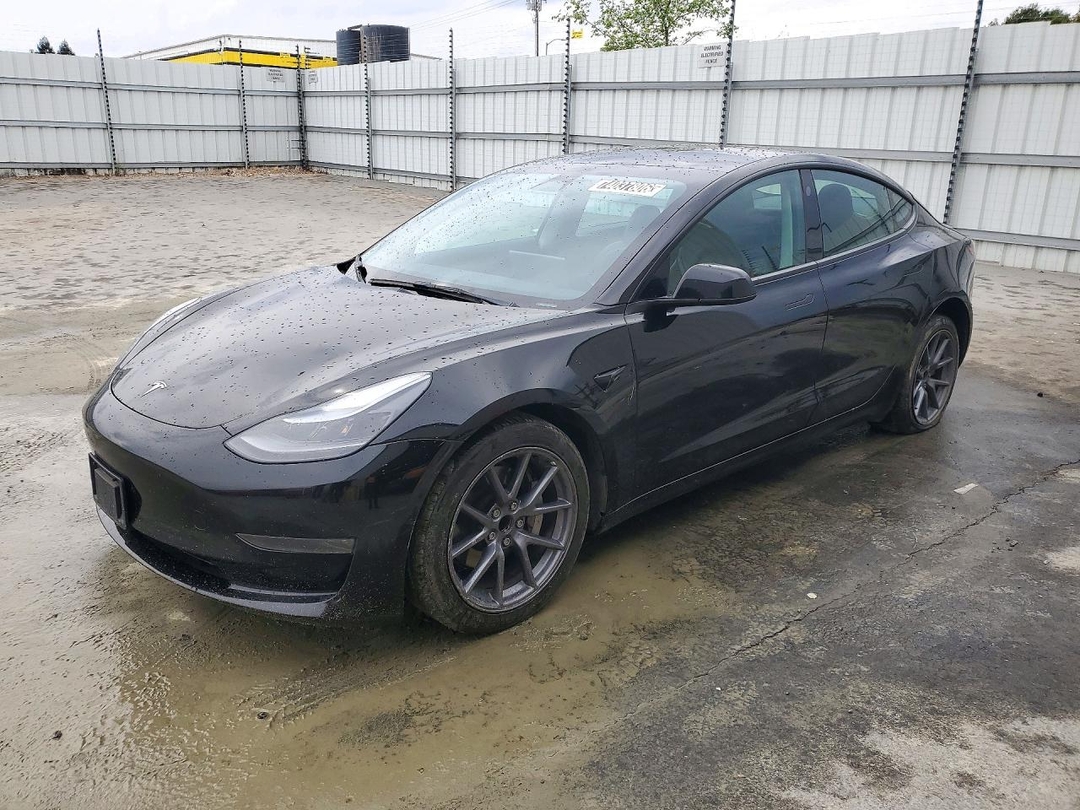 Вид 2023 TESLA MODEL 3, угол 1