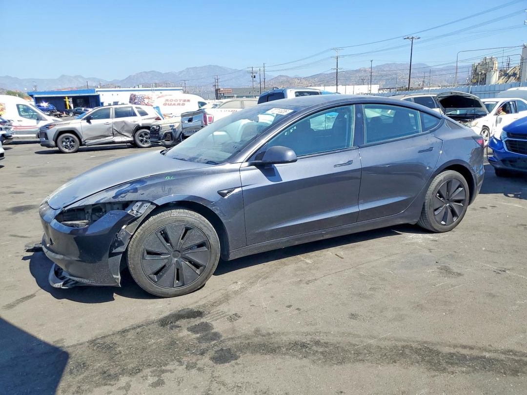 Vue de 2025 TESLA MODEL 3, angle 1