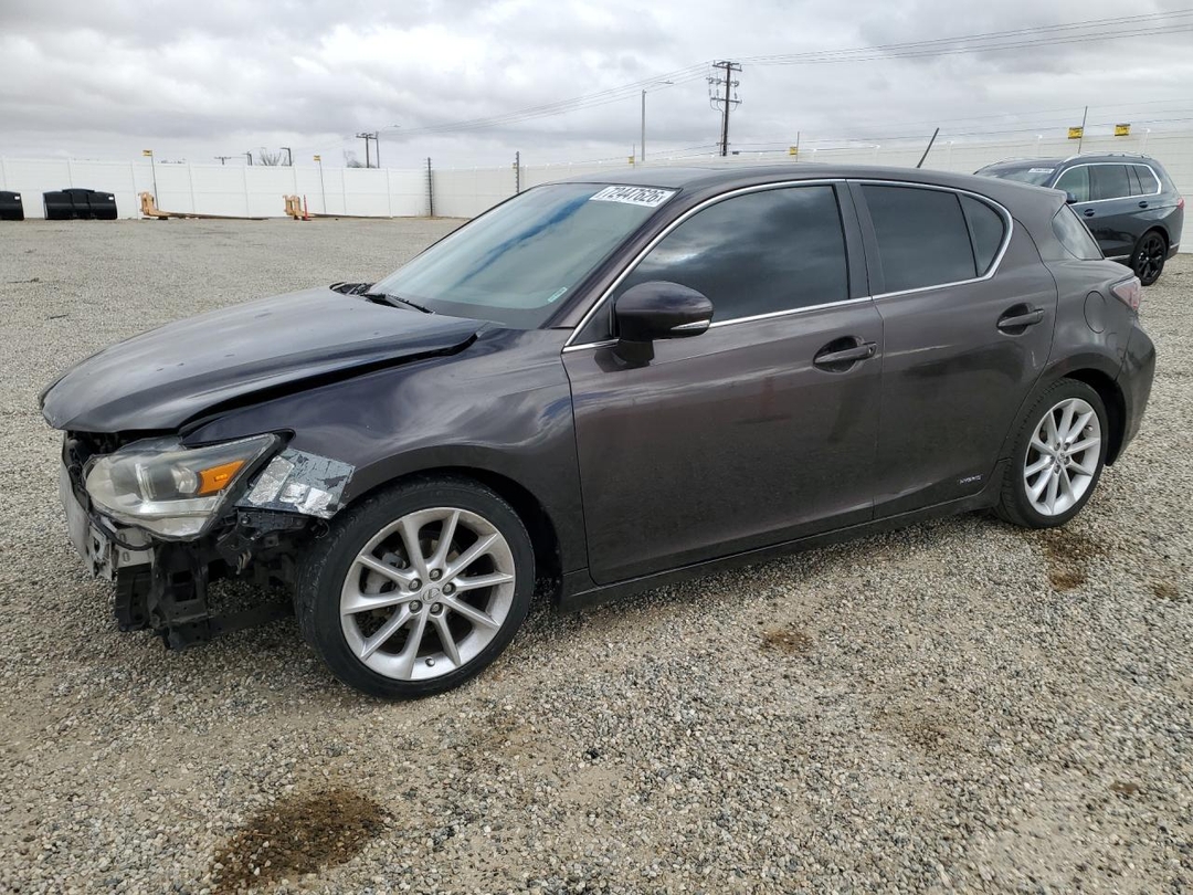 Vue de 2012 LEXUS CT 200, angle 1