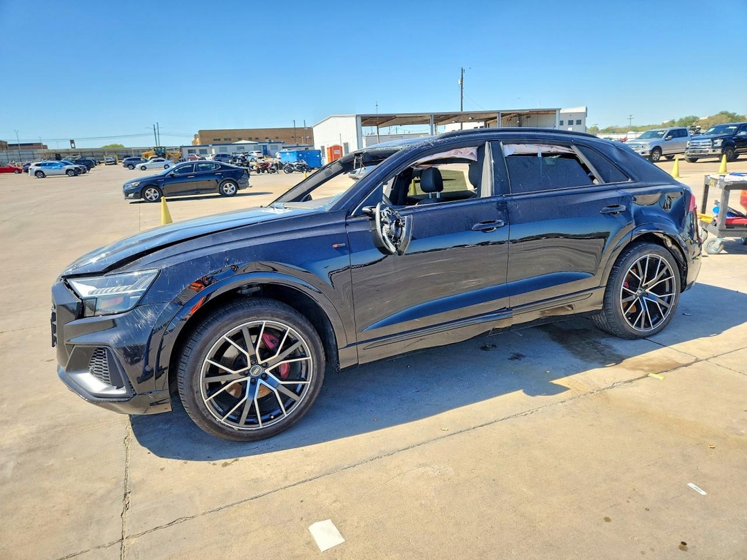 Vue de 2021 AUDI Q8 PREMIUM PLUS S-LINE, angle 1