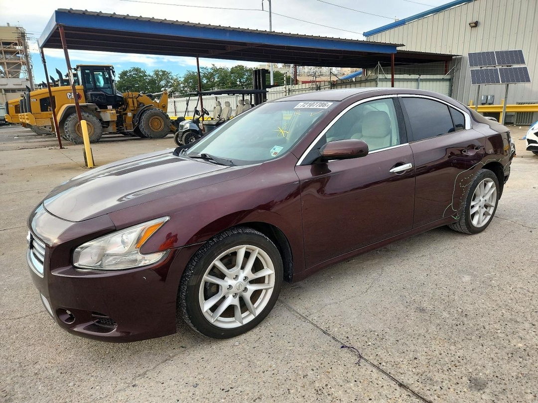Vue de 2014 NISSAN MAXIMA 3.5 S, angle 1