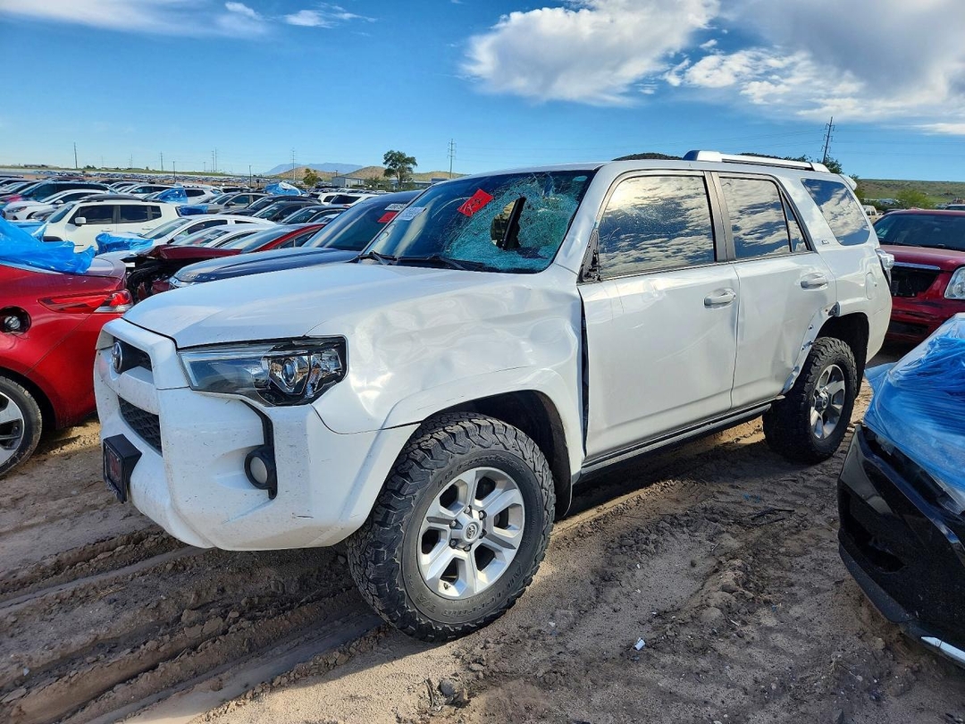 Vue de 2017 TOYOTA 4RUNNER SR5 PREMIUM, angle 1