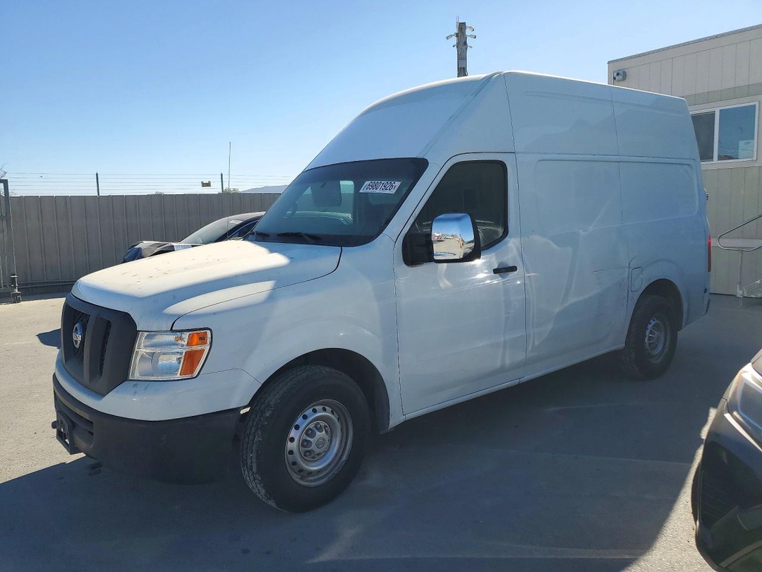 Vue de 2014 NISSAN NV 2500 DELIVERY VAN, angle 1