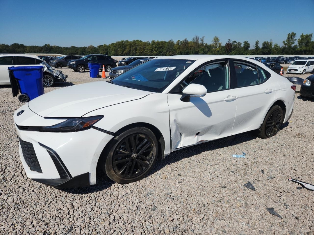 Вид 2025 TOYOTA CAMRY SE, угол 1
