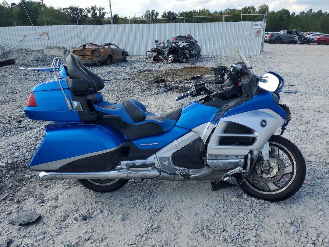 Vue de 2012 HONDA GL1800, angle 1