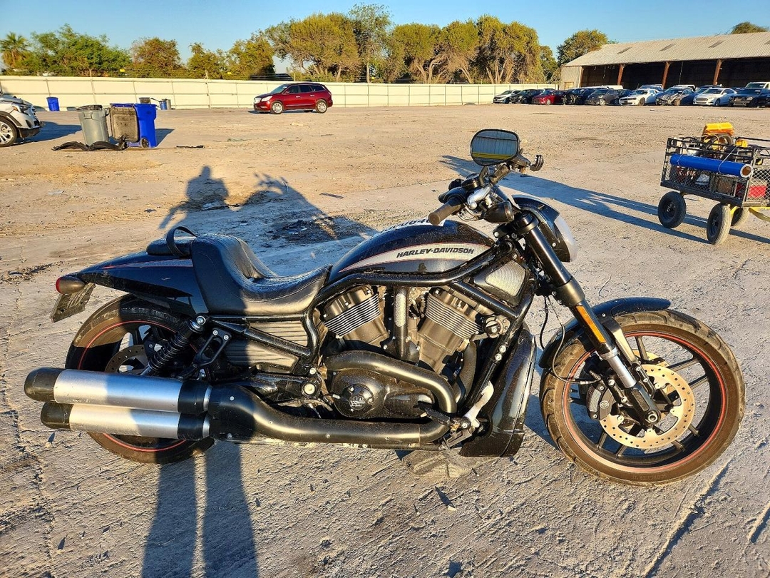 منظر 2012 HARLEY-DAVIDSON VRSCDX NIGHT ROD SPECIAL، زاوية 1