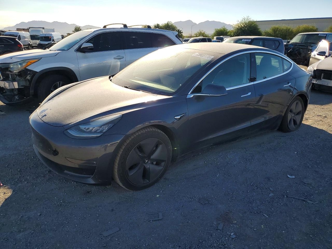 Вид 2020 TESLA MODEL 3, угол 1