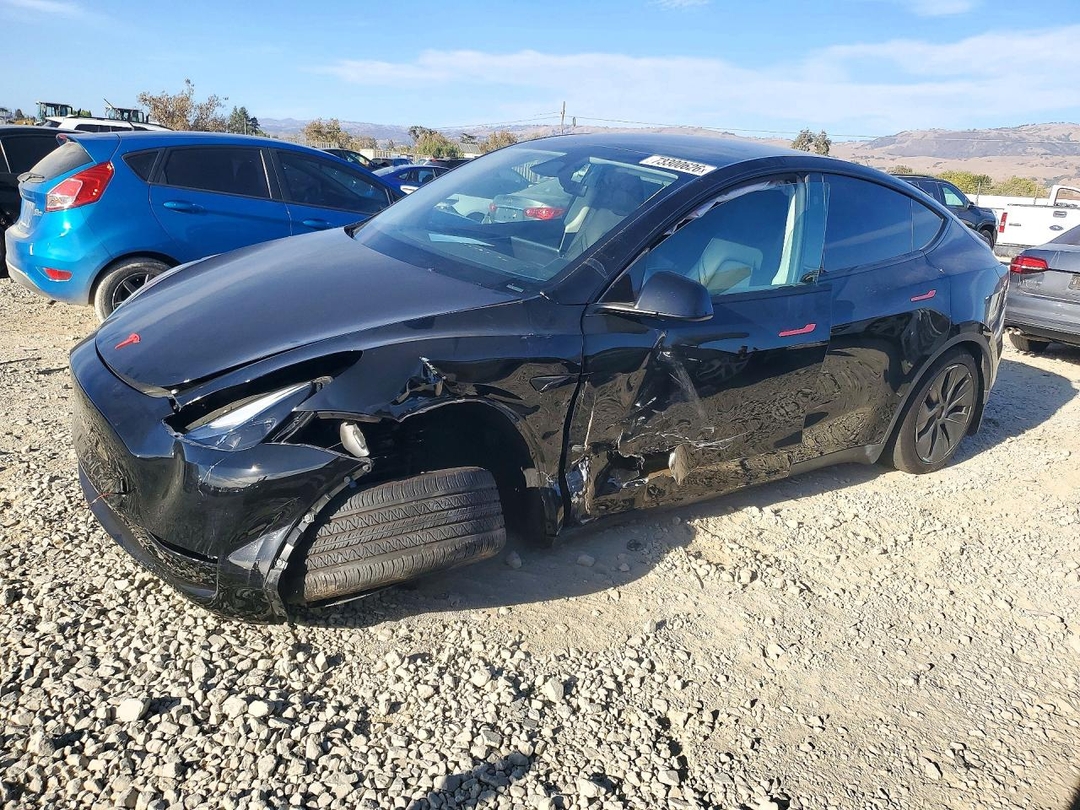 Vue de 2024 TESLA MODEL Y, angle 1