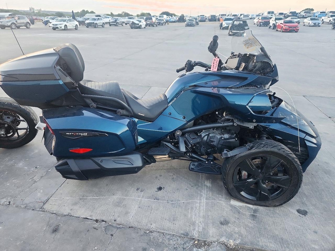 منظر 2023 CAN-AM SPYDER ROADSTER F3-T، زاوية 1