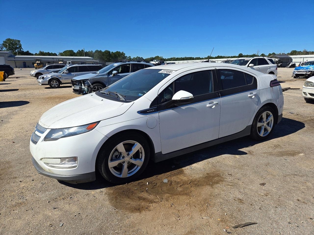 Вид 2013 CHEVROLET VOLT, угол 1