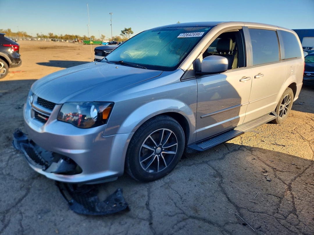 Vue de 2017 DODGE GRAND CARAVAN GT, angle 1
