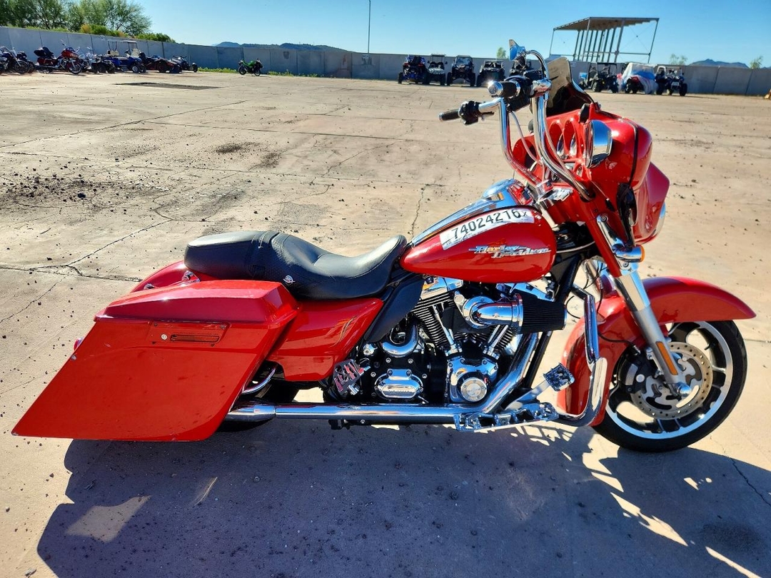 2010 HARLEY-DAVIDSON FLHX view, angle 1