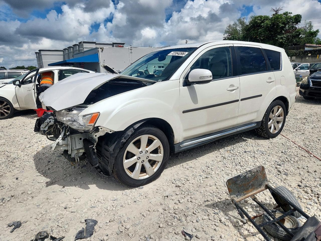 Vue de 2010 MITSUBISHI OUTLANDER GT, angle 1