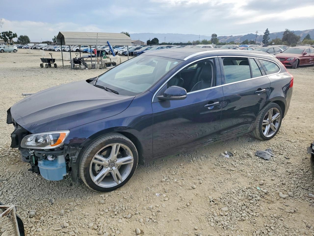 Vue de 2016 VOLVO V60 T5 PREMIER, angle 1