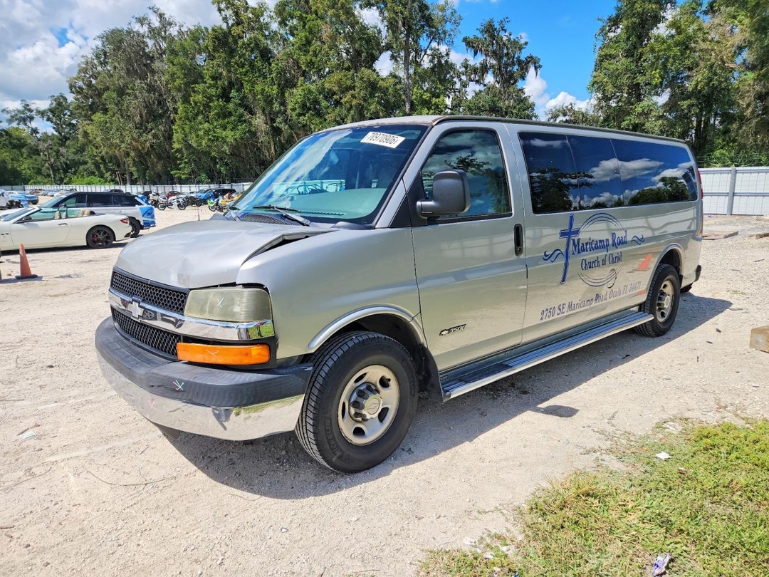 منظر 2005 CHEVROLET EXPRESS G3500، زاوية 1
