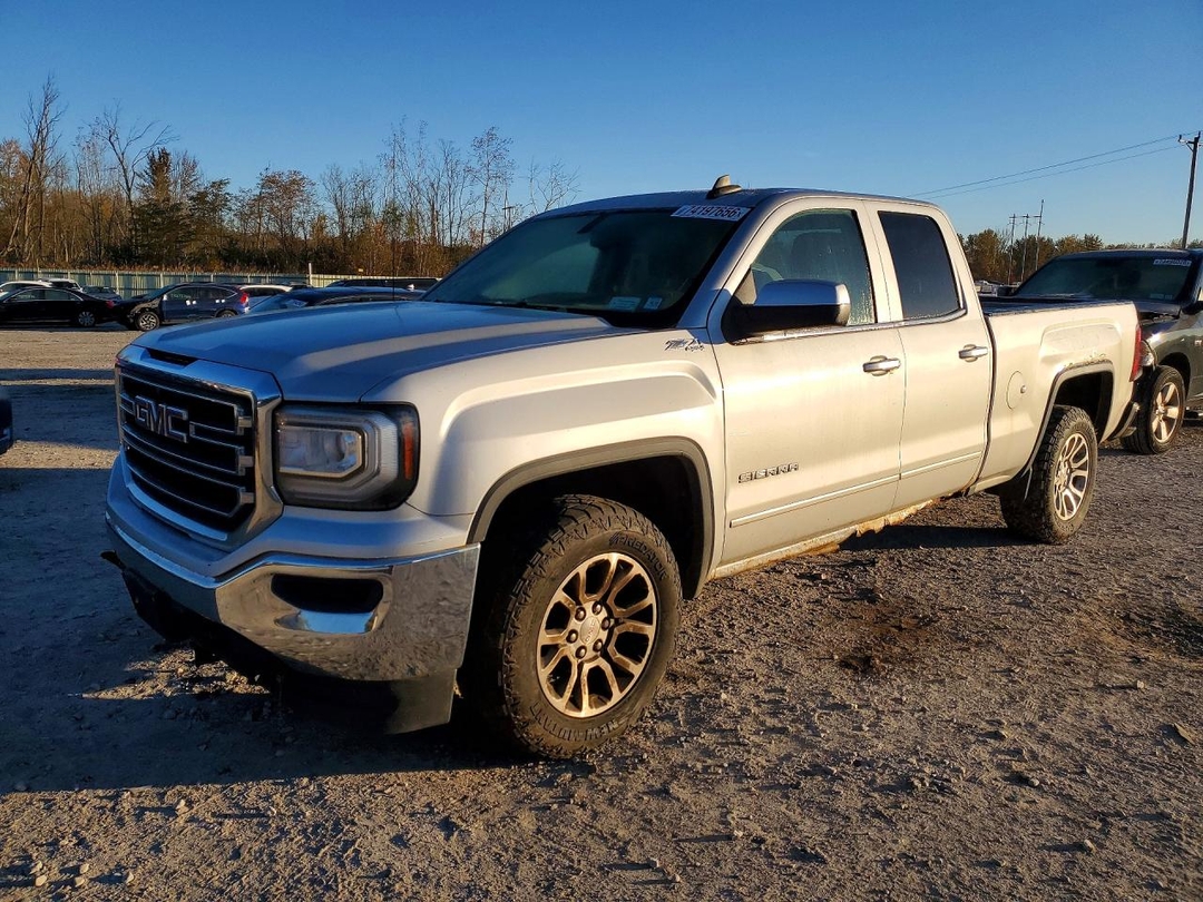 Vue de 2016 GMC SIERRA K1500 SLE, angle 1