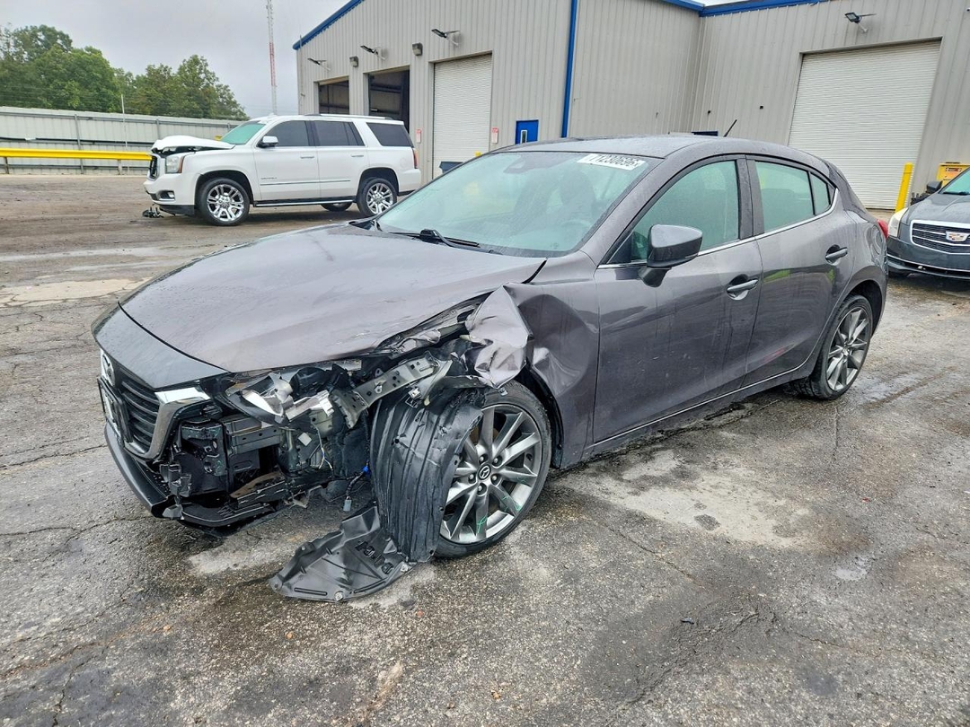منظر 2018 MAZDA 3 TOURING، زاوية 1