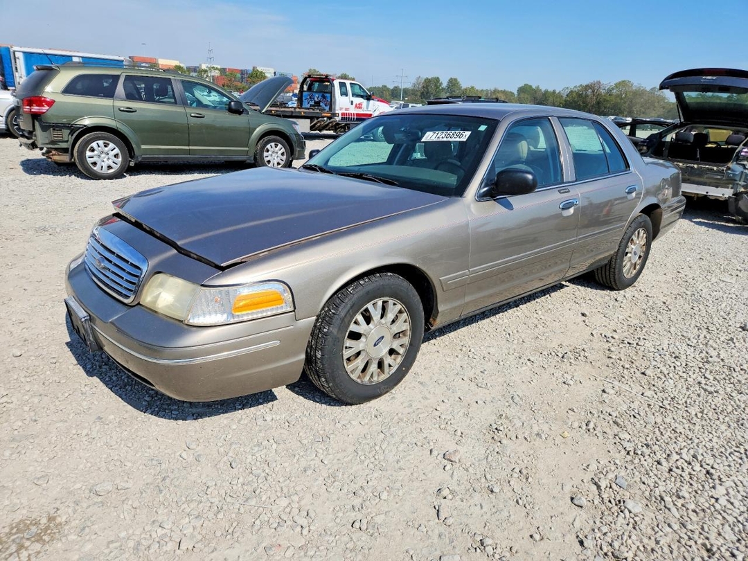 منظر 2004 FORD CROWN VICTORIA LX، زاوية 1