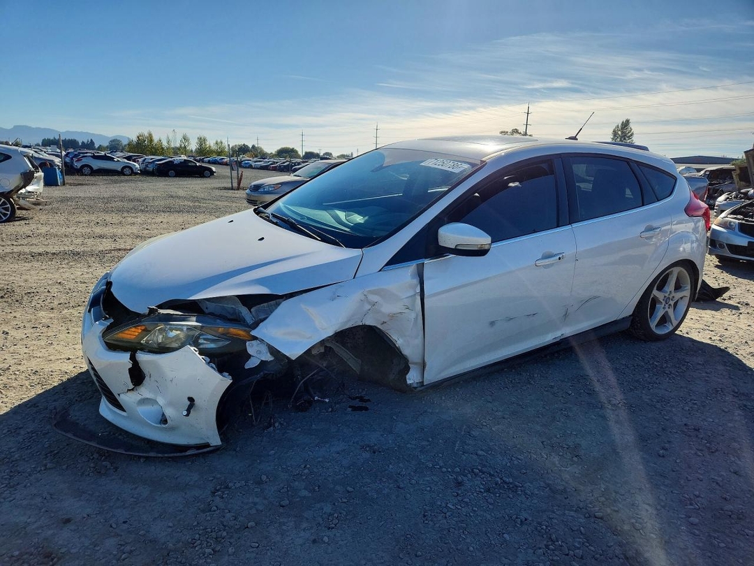 Vue de 2012 FORD FOCUS TITANIUM, angle 1